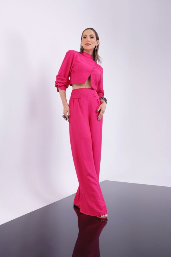 Conjunto Blusa e Calça Detalhes em Pregas